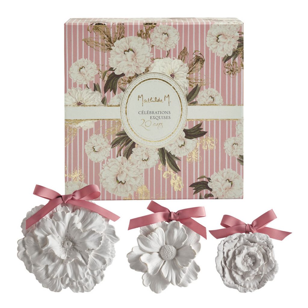 photo du coffret de 3 fleurs parfumées en plâtre de la gamme célébrations exquises parfum marquise