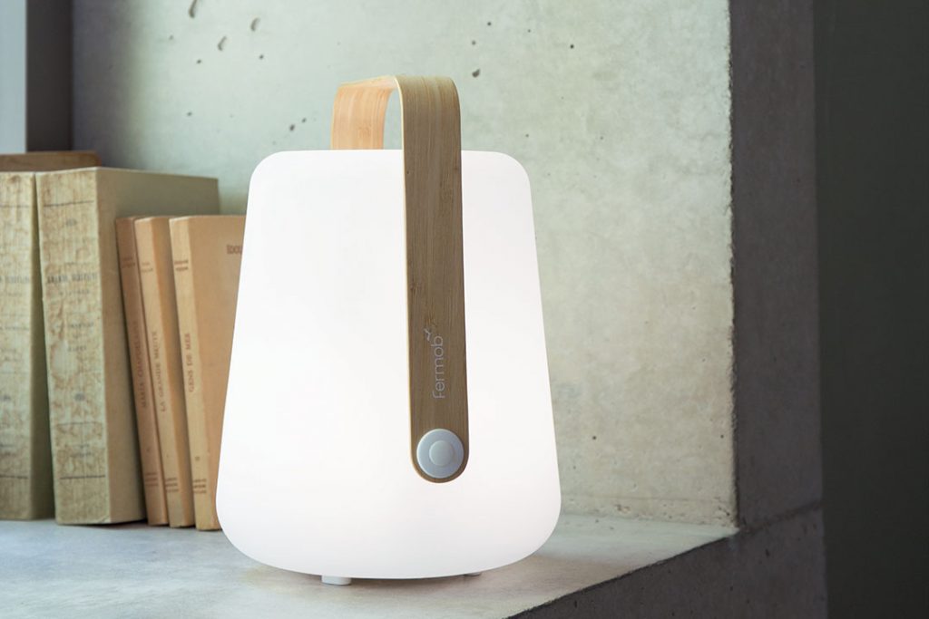 photo d'une lampe fermob nomad rechargeable
